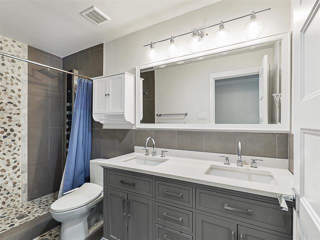 Building Photo - 1606 Blake Dr