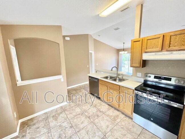 Building Photo - 2502 Trianna St