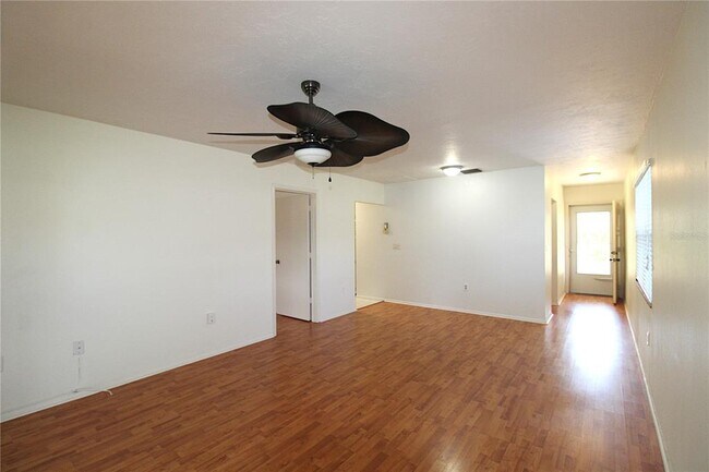 Building Photo - 390-301 301 Blvd W