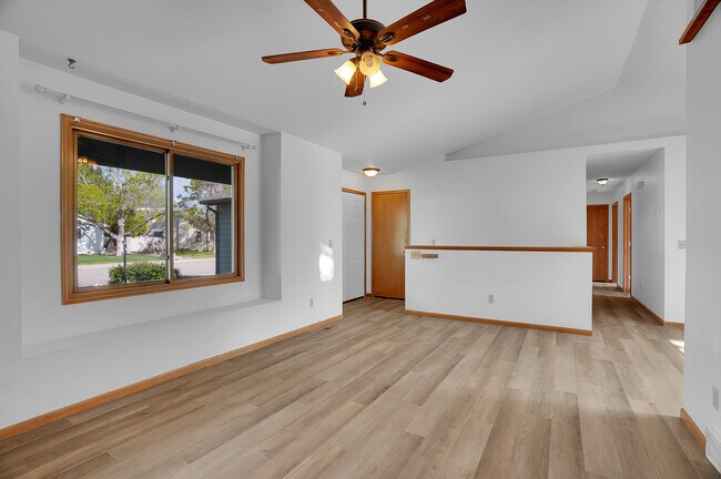 Building Photo - 866 S Buckeye Dr