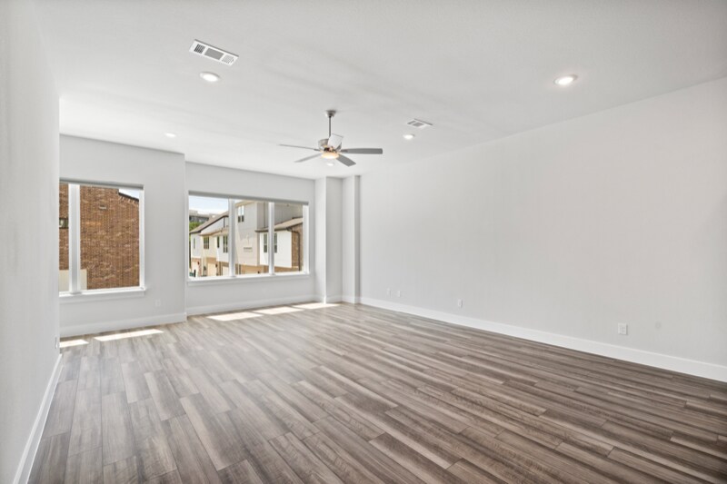 Building Photo - 8115 Bromley Dr