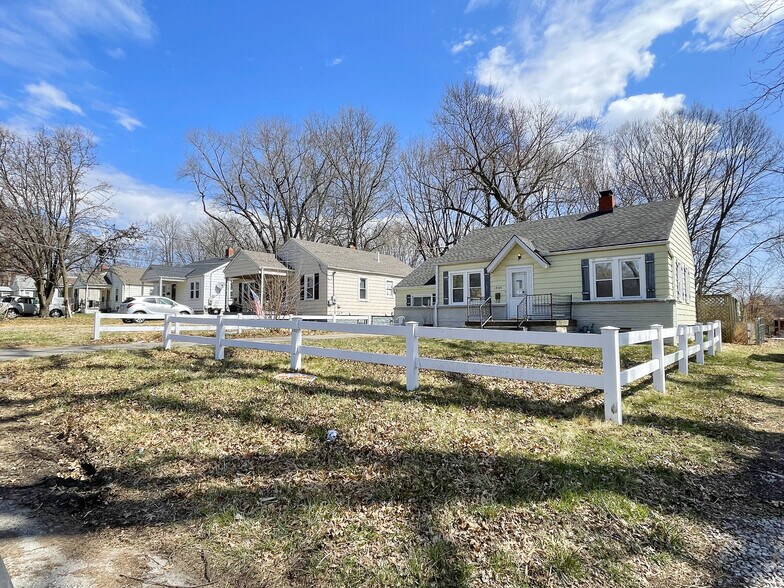 Building Photo - 1345 S Liberty St