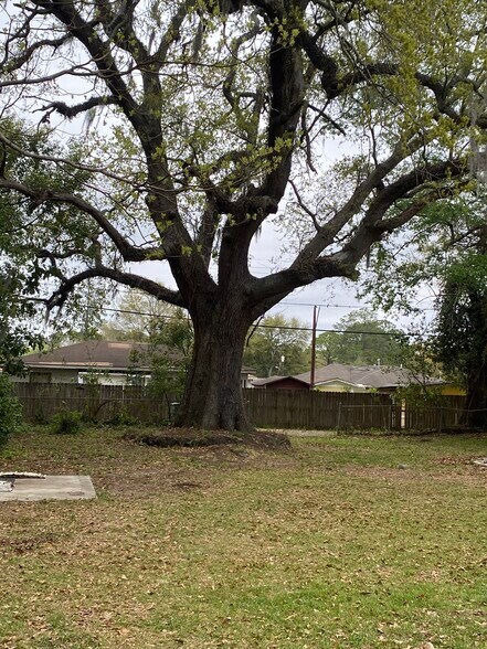 Building Photo - 1604 E 37th St