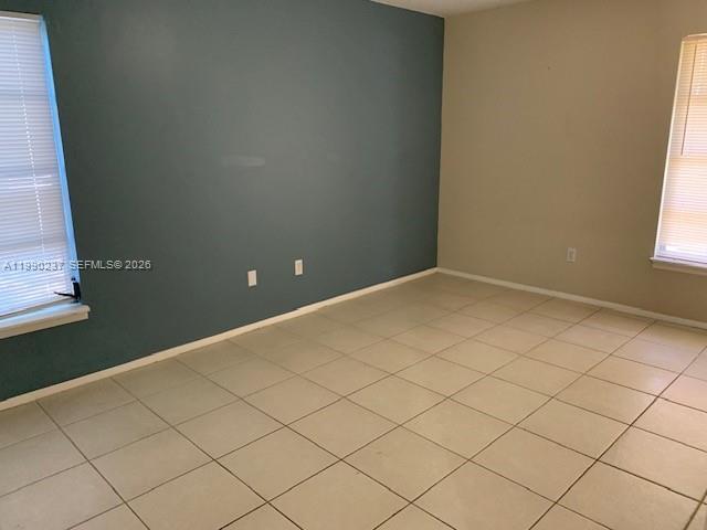 Building Photo - 3904 NW Cinnamon Tree Cir