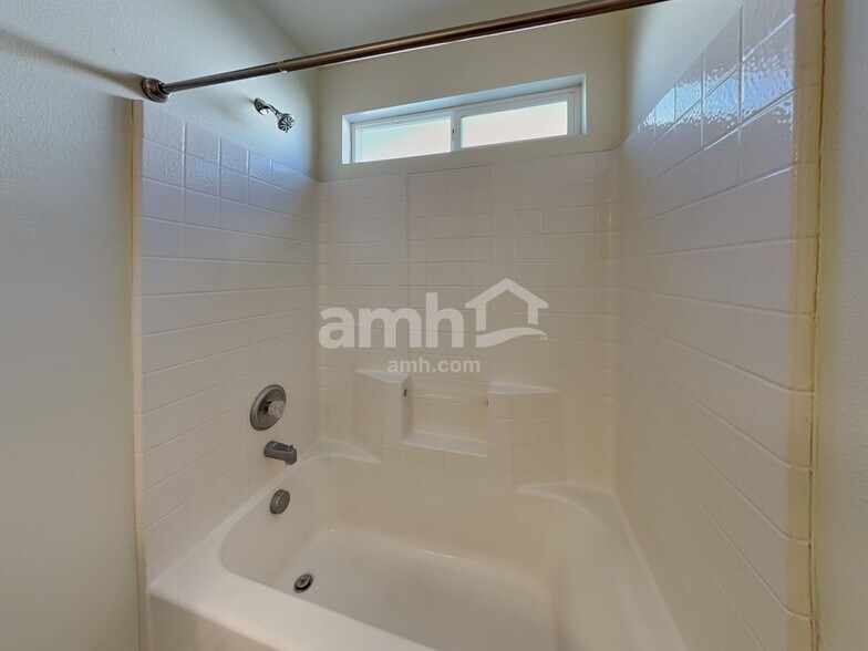 Building Photo - 2543 N Greenville Ave