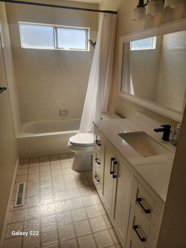 Building Photo - This is a Must See beautiful 3 bedroom, 2 ...