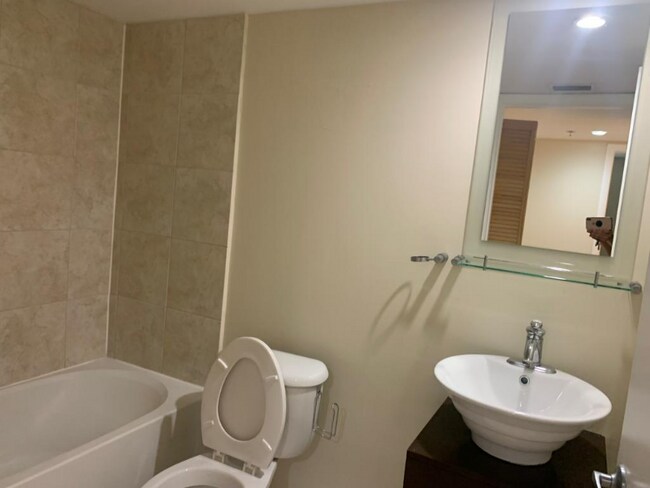 Building Photo - 701 S Madison Ave