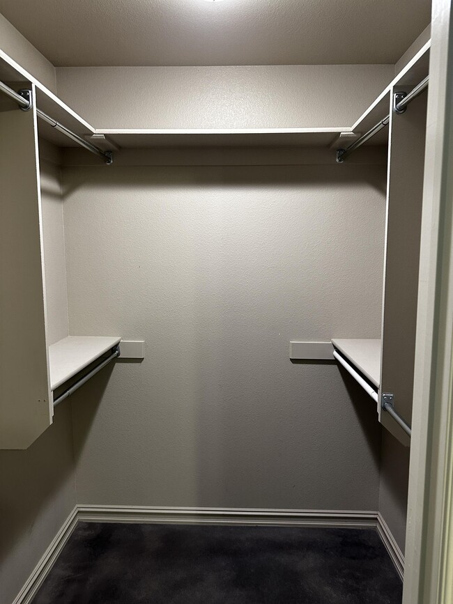 Building Photo - 4104 Maple Dr