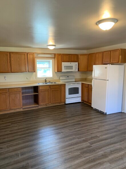 Primary Photo - 932 Grampian Blvd
