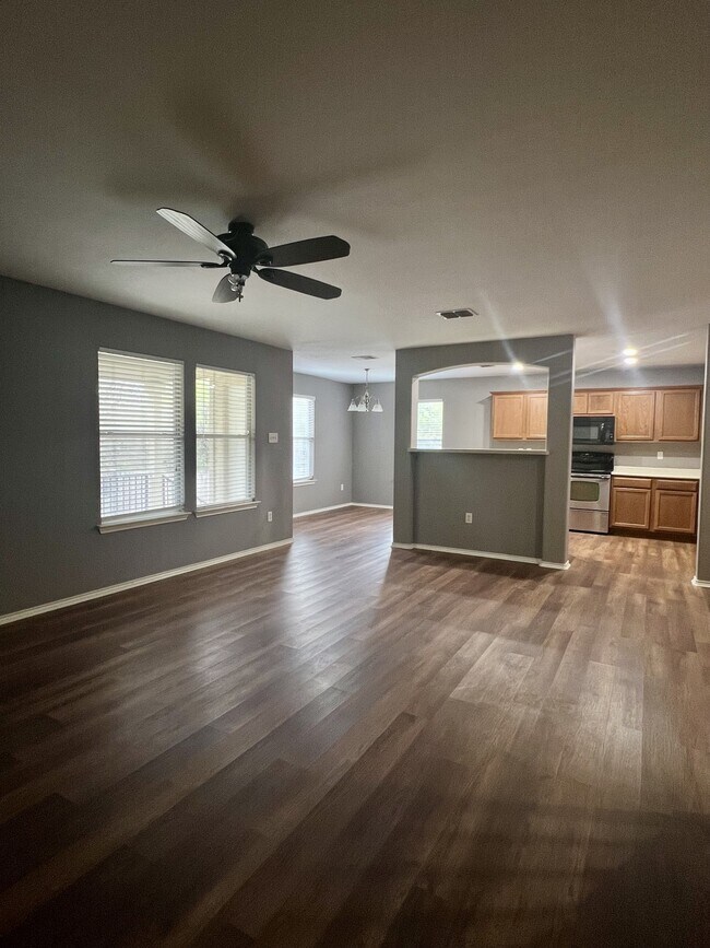 Building Photo - 9411 Rainbow Creek