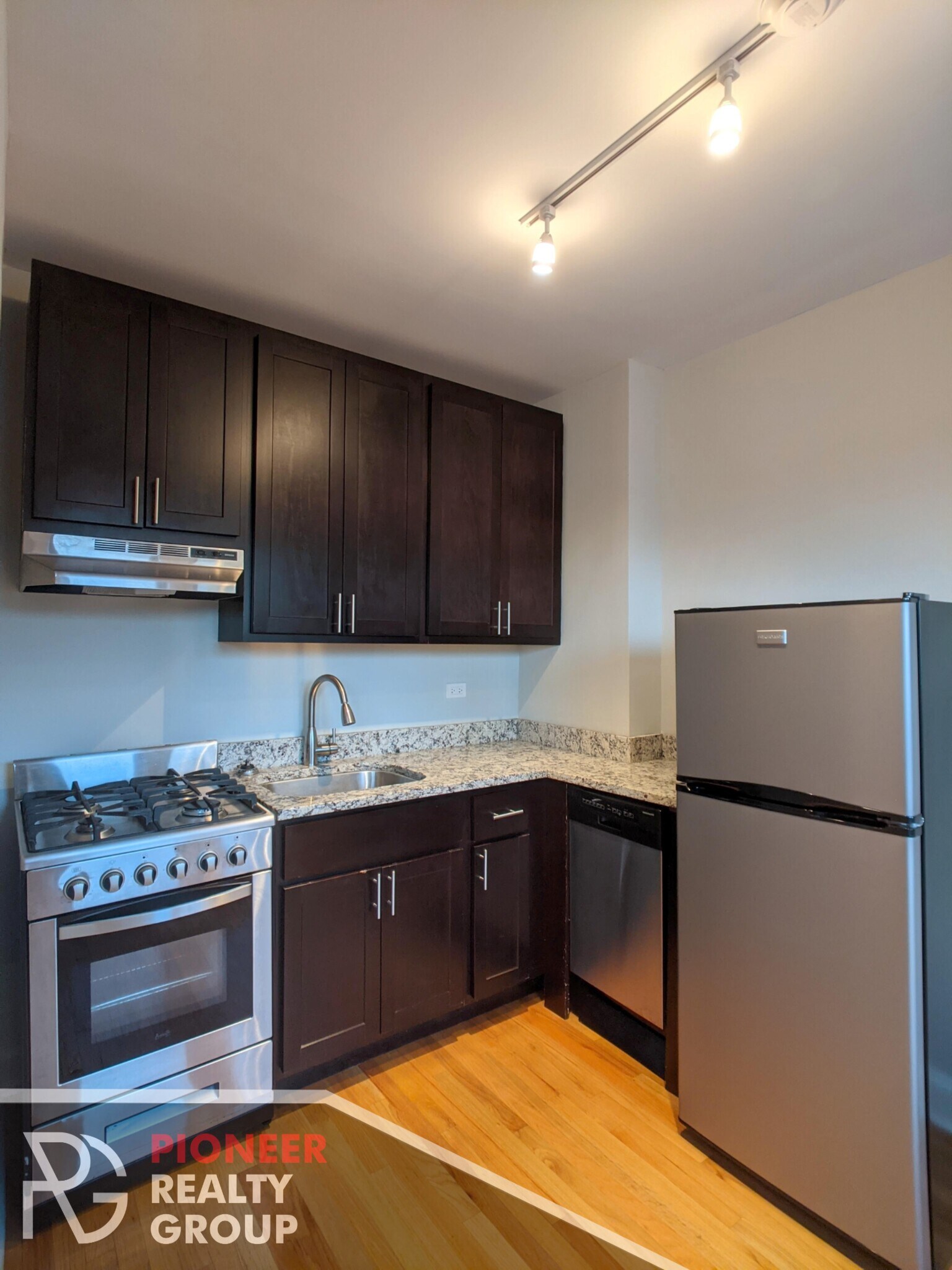 Building Photo - 618 W Patterson Ave