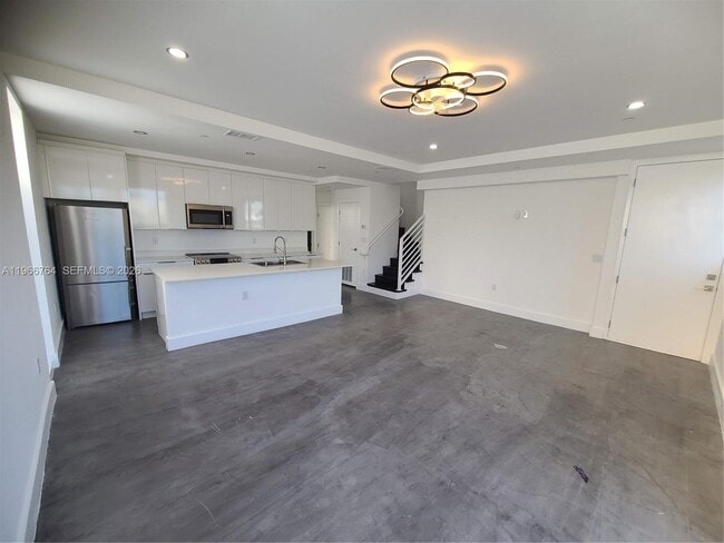 Building Photo - 825 Michigan Ave