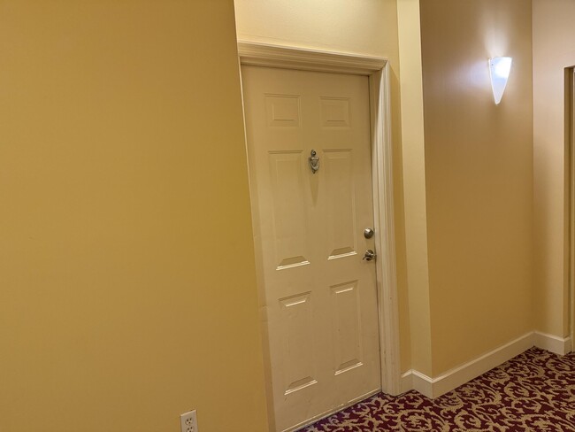 Building Photo - 616 Clearwater Park Rd