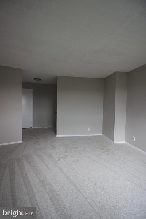 Building Photo - 307 Yoakum Pkwy