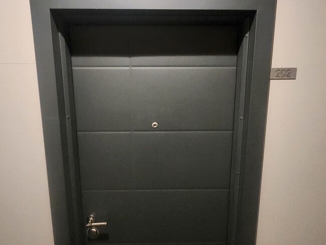 Building Photo - 2406 W Armitage Ave