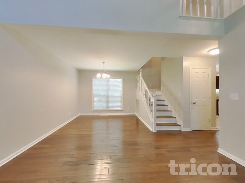 Building Photo - 2863 Iroquois Dr