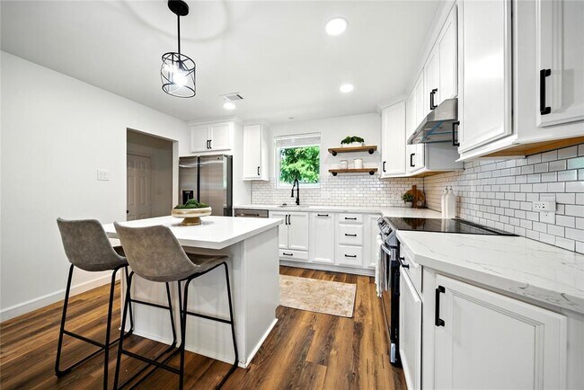 Building Photo - 1610 Antoine Dr