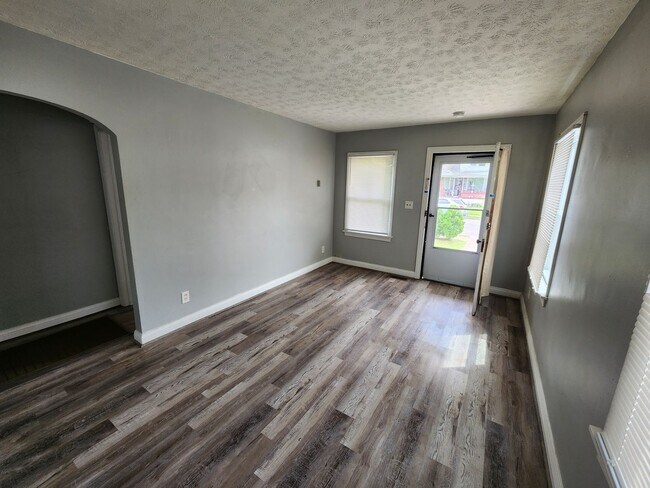 Building Photo - Charming 2 bedroom 1 bath home with recent...