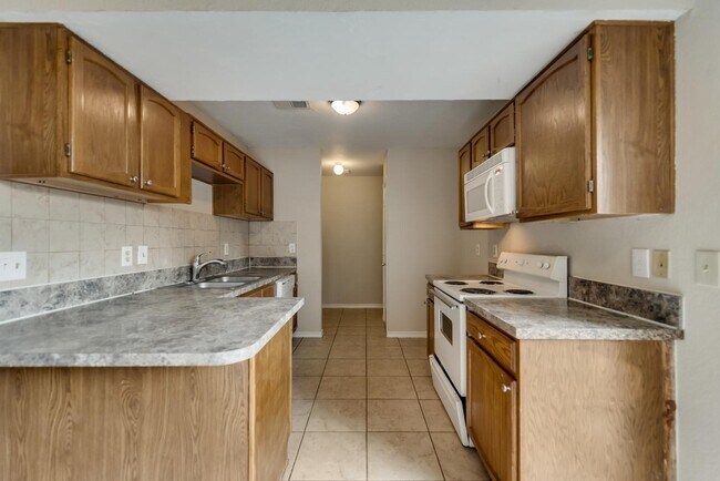 Building Photo - 1814 Sage Dr