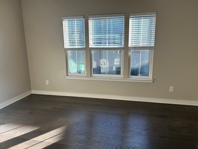 Building Photo - 317 Music Hall Wy