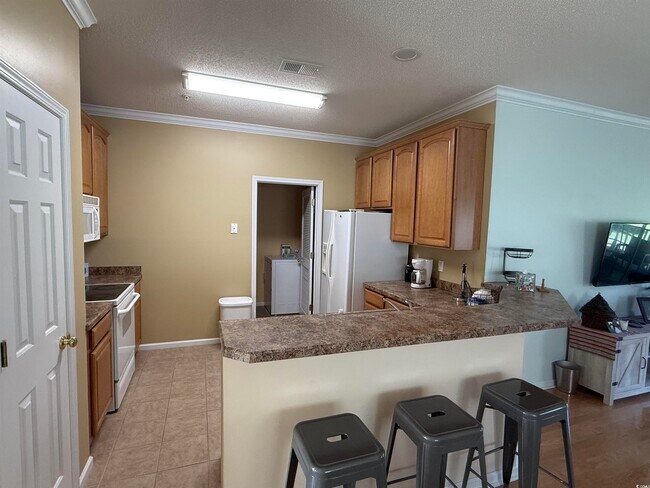 Building Photo - 5858 Longwood Dr