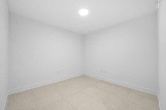 Building Photo - 151 N Seabreeze Blvd