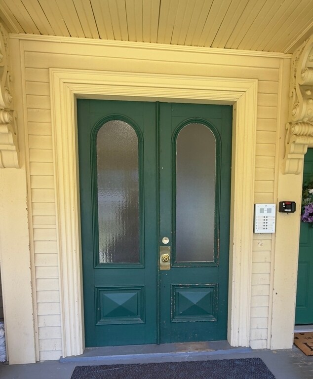 Building Photo - 12 E Main St