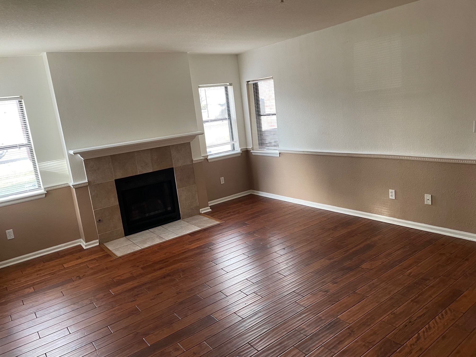 Building Photo - 8740 Corona St