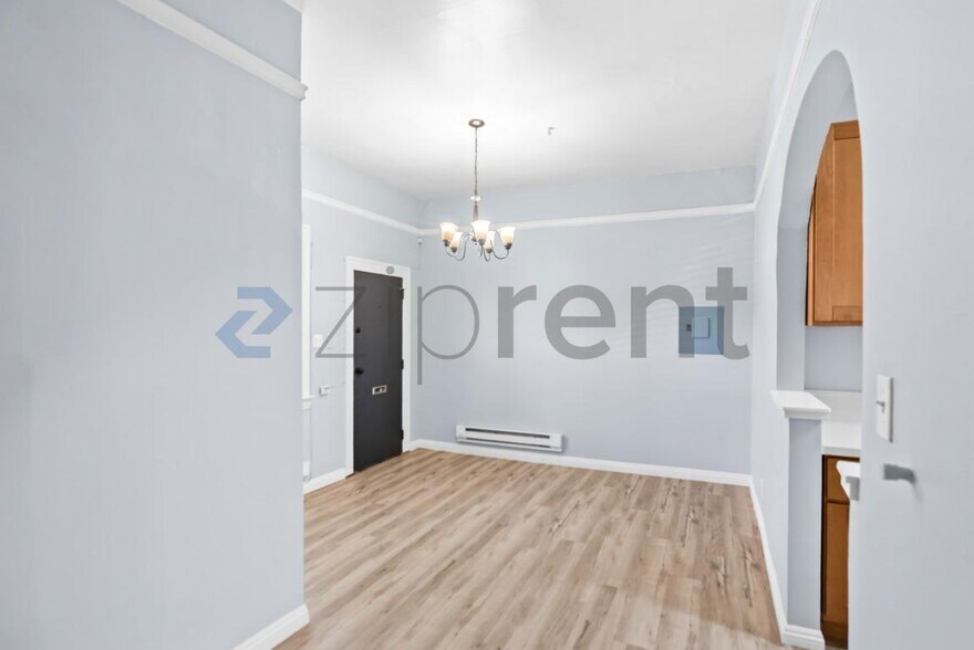 Building Photo - Unit B