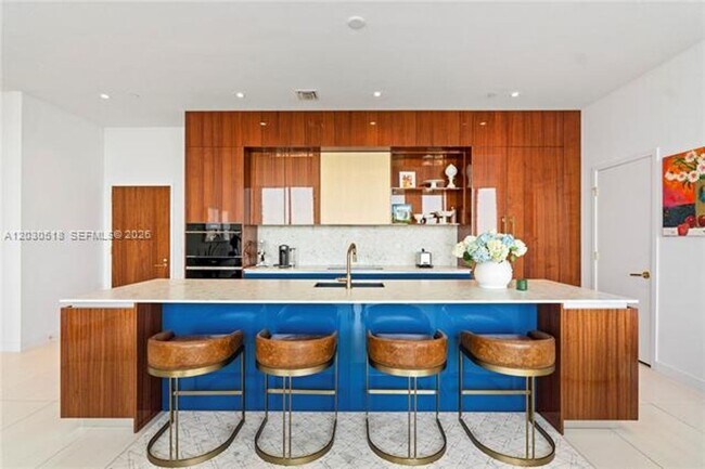 Building Photo - 2678 Tigertail Ave