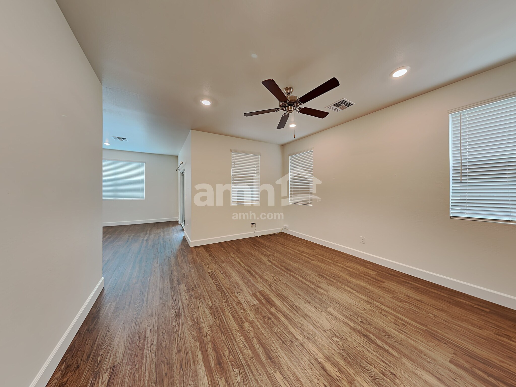 Building Photo - 658 W Bosal Dr