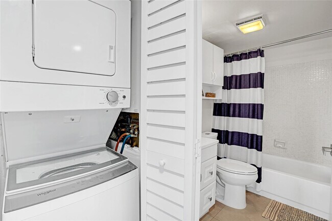 Building Photo - 4200 N Hwy A1A