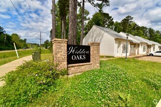 Building Photo - Hidden Oaks Apartments