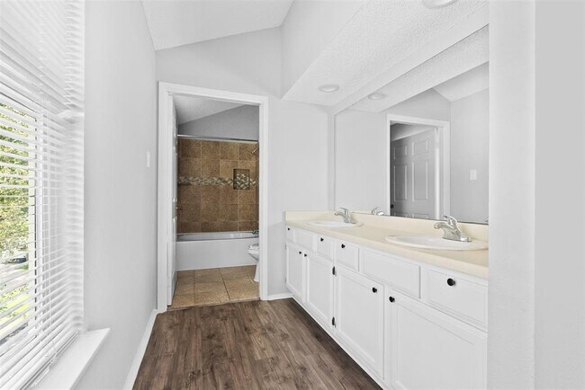 Building Photo - 4707 Cairnsean St