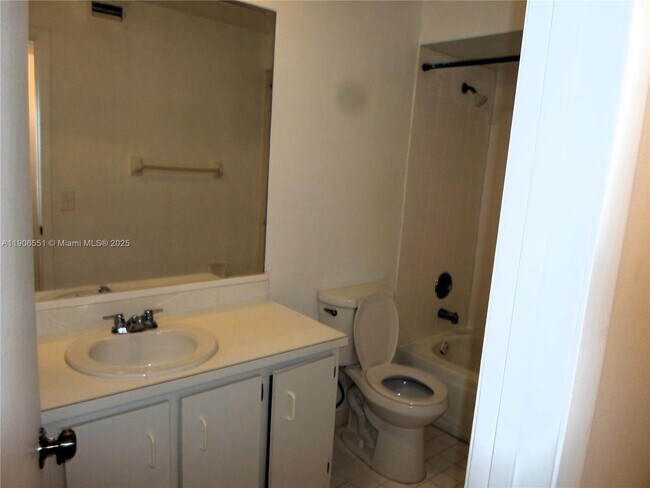 Building Photo - 20760 NE 4th Ct