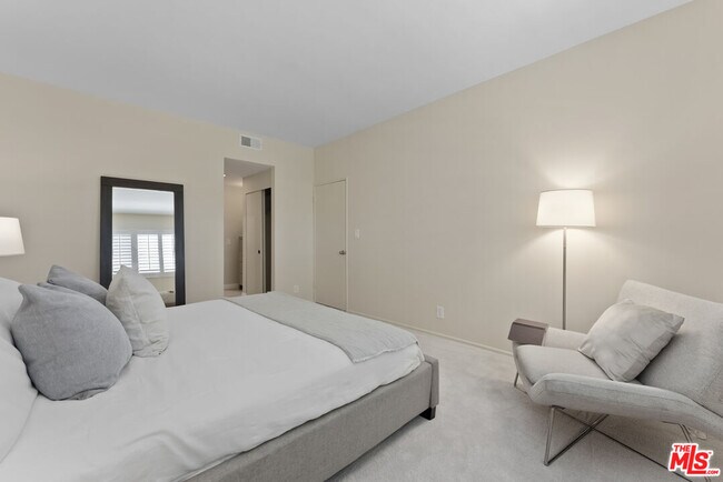 Building Photo - 2677 S Centinela Ave