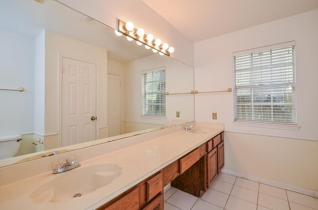 Building Photo - 7807 Maple Brook Ln