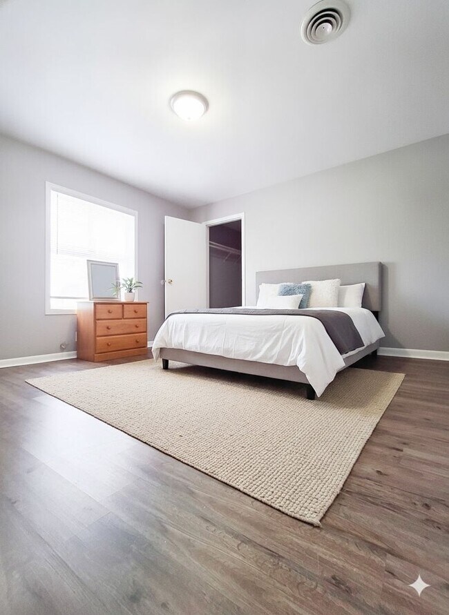 Building Photo - For Rent: Spacious 4-Bedroom, 2-Bathroom Home — Available Now!