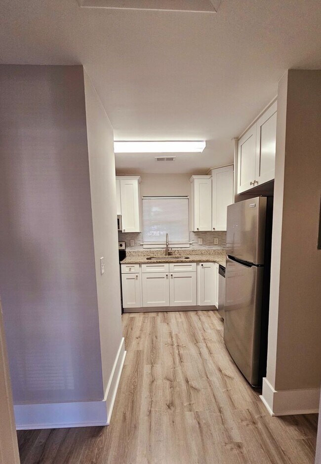 Building Photo - Beautiful updated 1 bedroom 1 bath in Conway