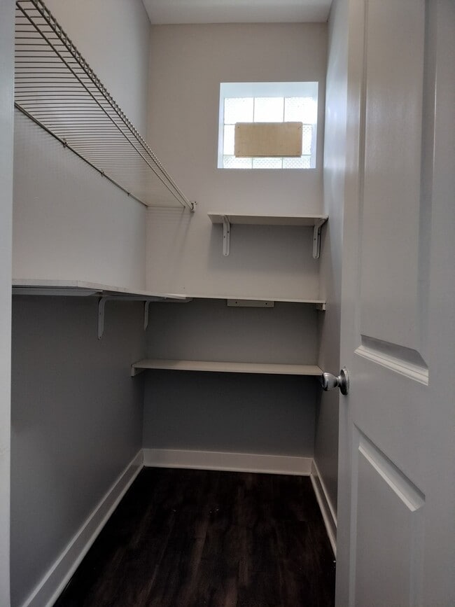 Building Photo - 1945 W 48th St