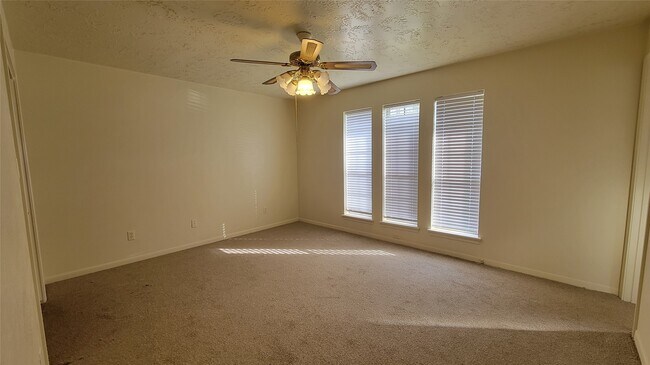 Building Photo - 1701 Rebecca Ln