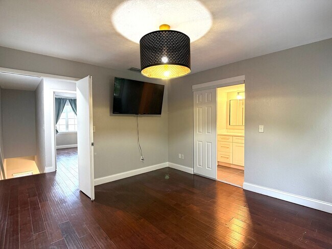 Building Photo - 4815 Walden Cir