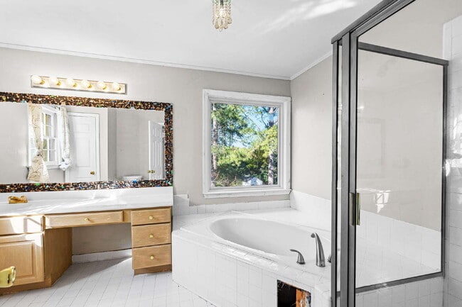 Building Photo - Three Bedroom Rental directly next to Arnall Middle School