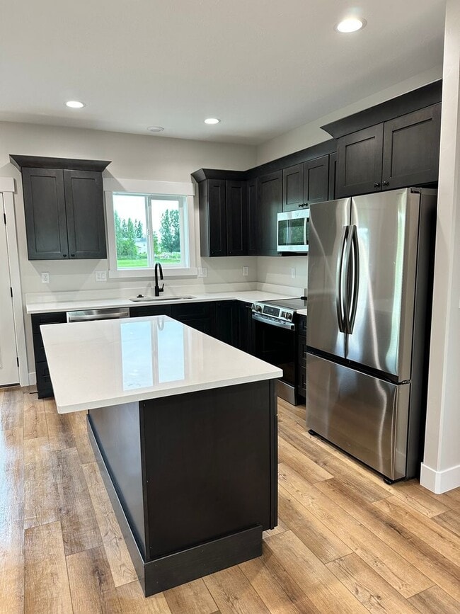 Building Photo - BRAND NEW 3 Bed 2.5 bath home in Rexburg -...