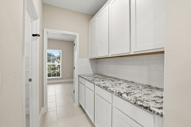 Building Photo - Finley Woods 4 bedroom 3 bath.