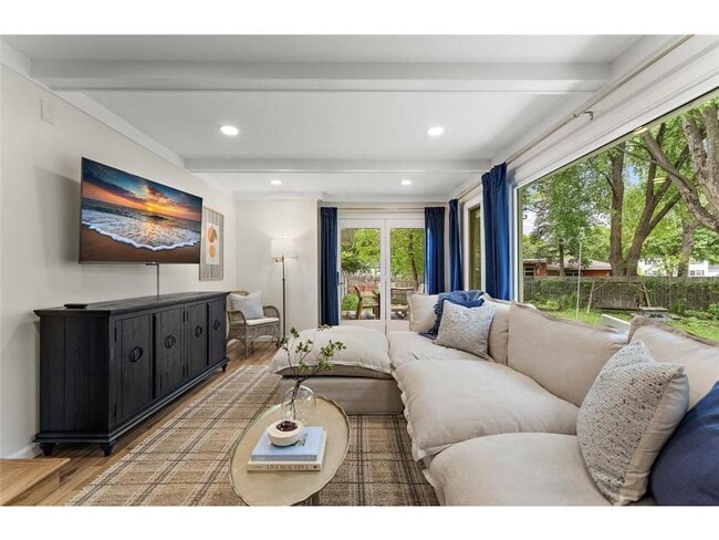 Building Photo - 1424 Vista Ln SW