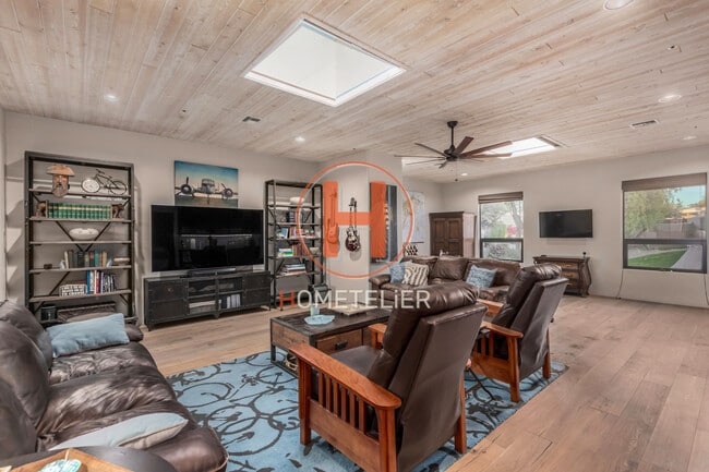 Building Photo - 6711 E Camelback-23