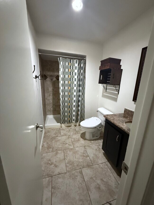 Building Photo - 5024 Middleton Cir