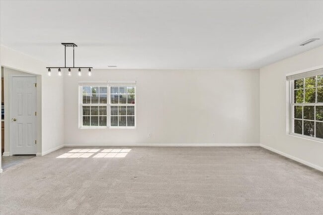 Building Photo - ***Coming Soon!!!***Spacious and Move-In R...