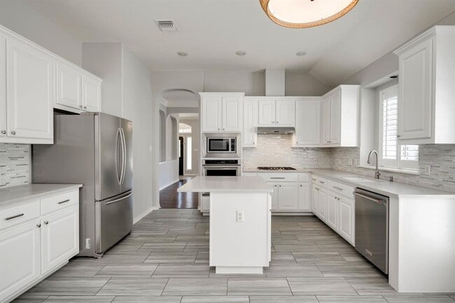 Building Photo - 2916 Alsatia Dr